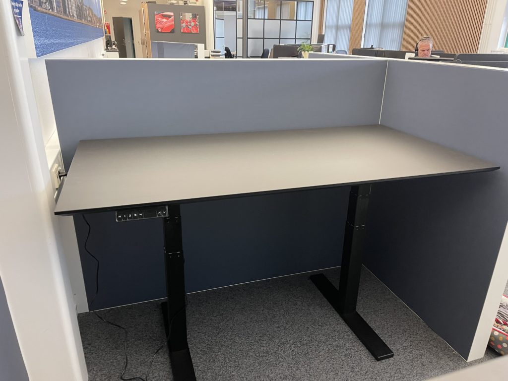 Sit-stand desk with a privacy screen